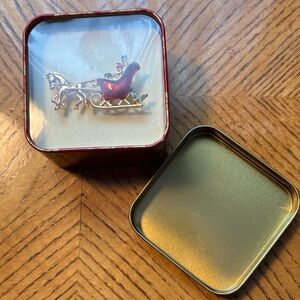 Red and Gold Sleigh Brooch, New, never won
